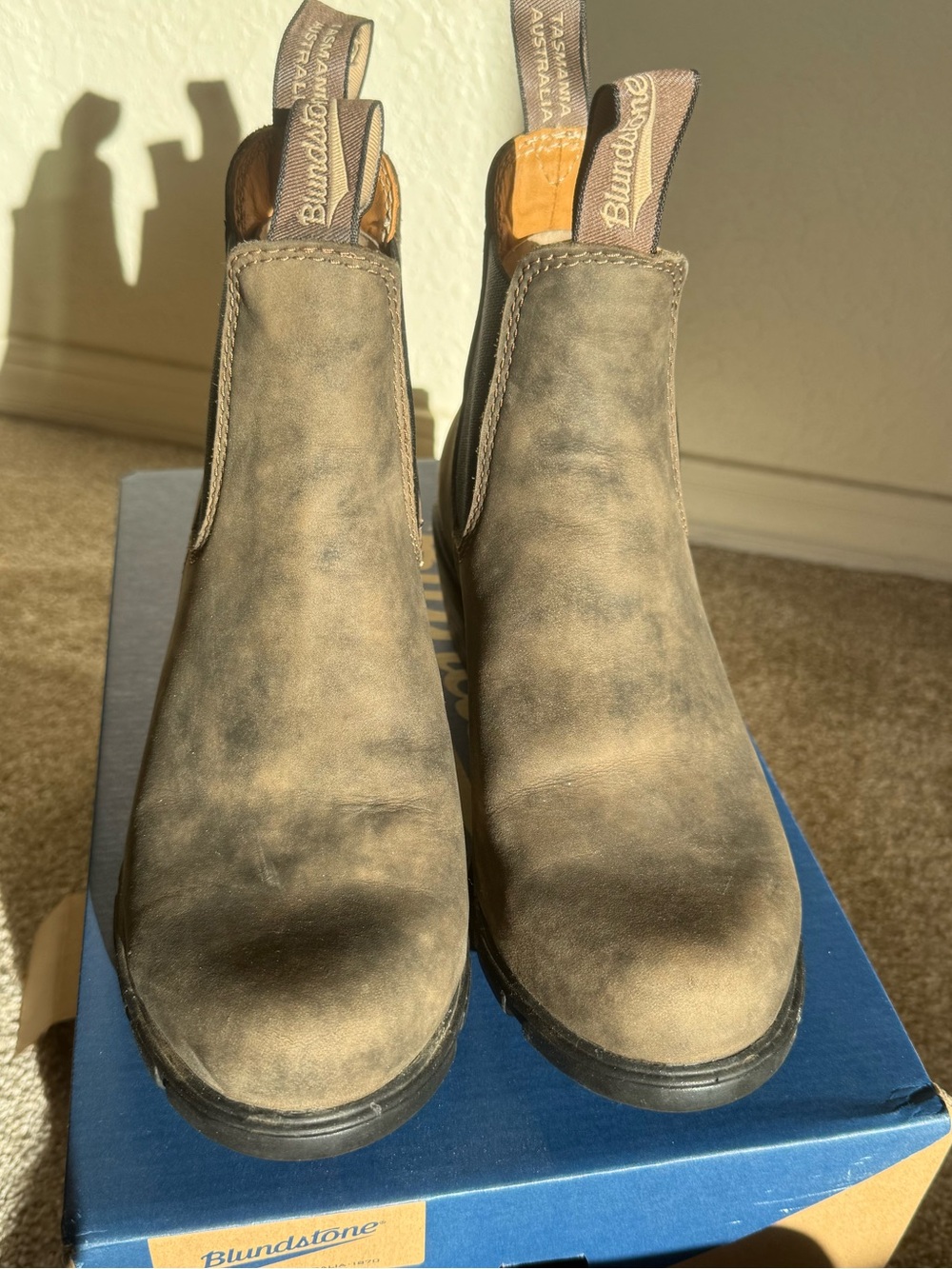 Blundstone Suede Chelsea Boots in Taupe - Picture 2 of 4
